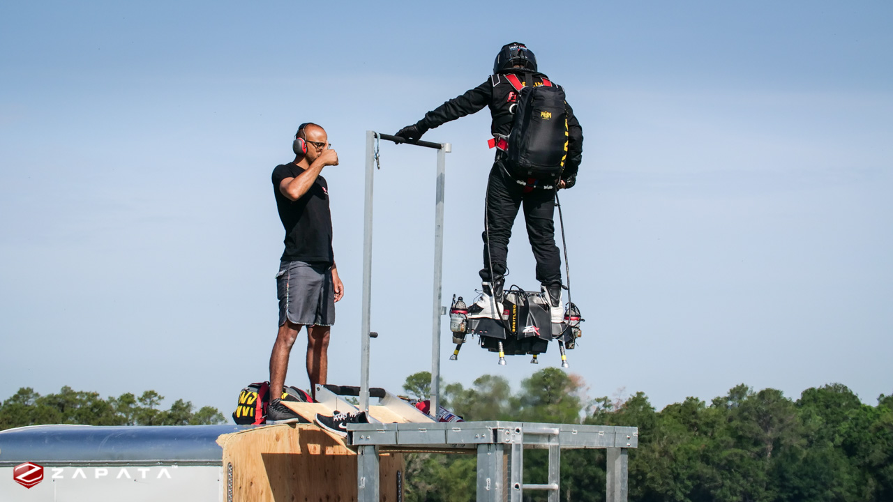 Flyboard air. Zapata Flyboard Air. Фрэнки Запата. Zapata JETRACER.